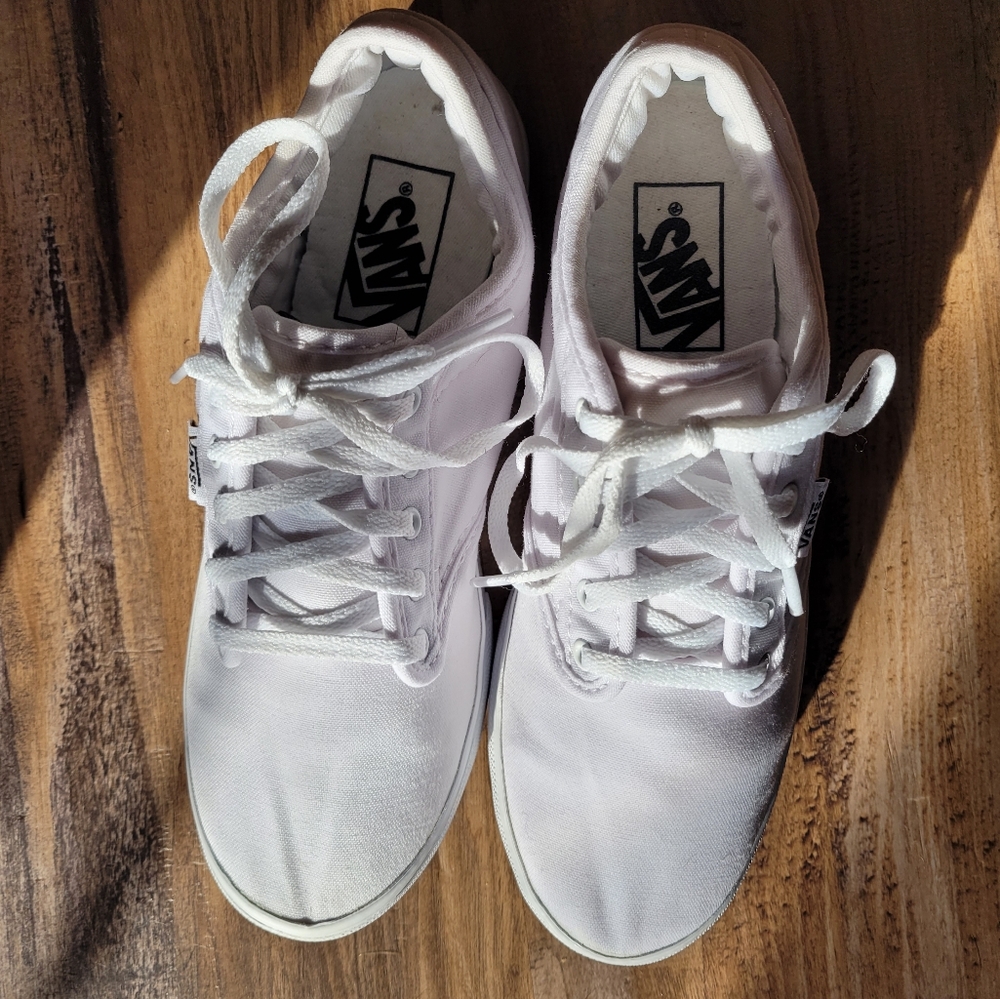 Vans Womens Atwood White Casual Low Top Lace Up shoes